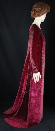 Evening dress in the medieval style.JPG