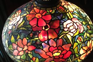 Tiffany Peony lamp c. 1920.JPG