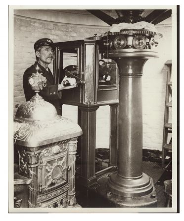 lighthouse keeper1890.jpg